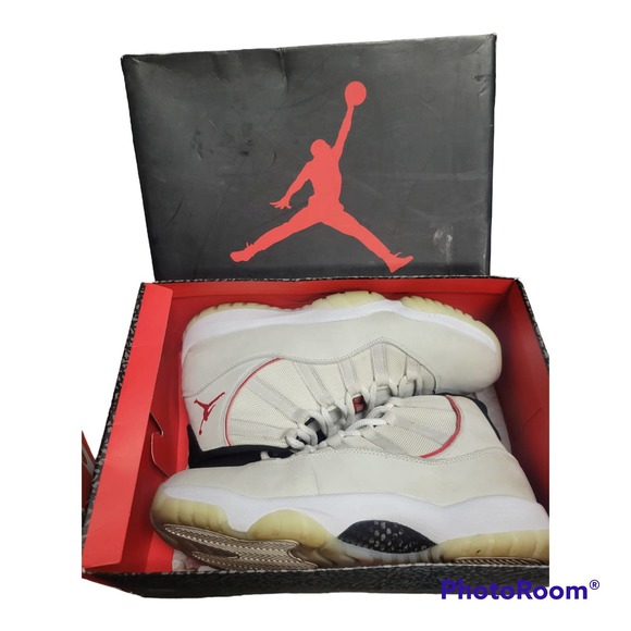 AIR JORDAN 11 RETRO PLATINUM TINT 2018 - Picture 1 of 4